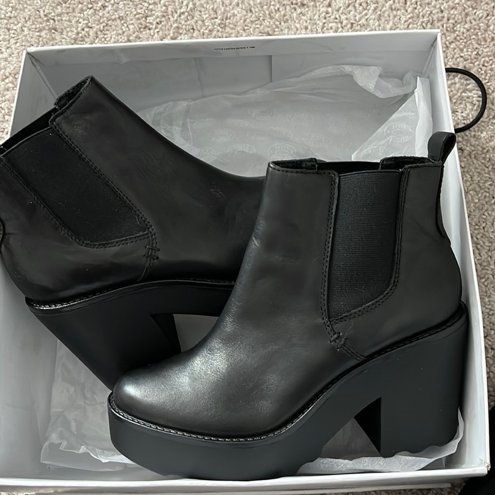 Brand New Steve Madden chunky boots